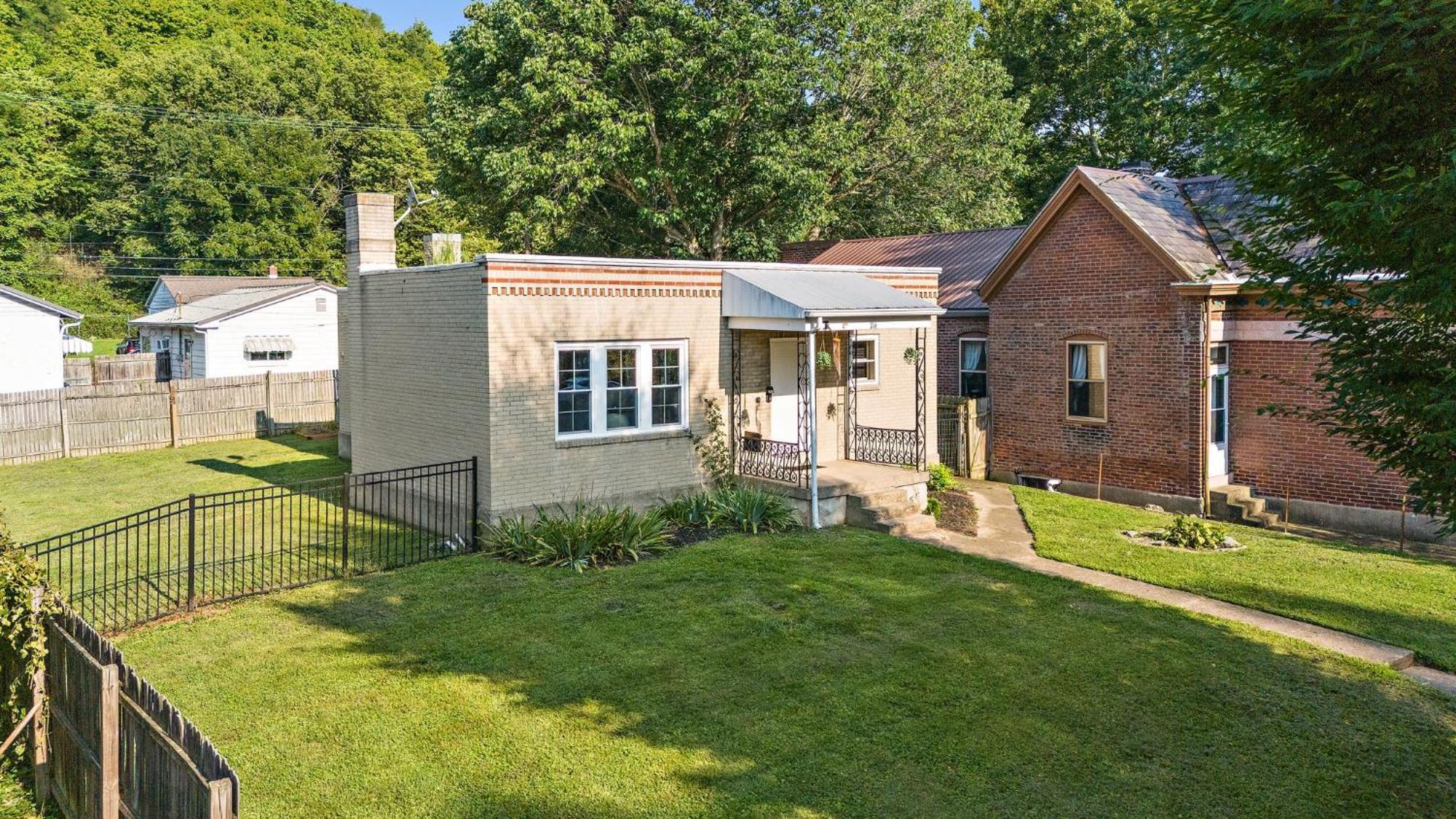 Unique Historic Bnb Madison Exterior photo